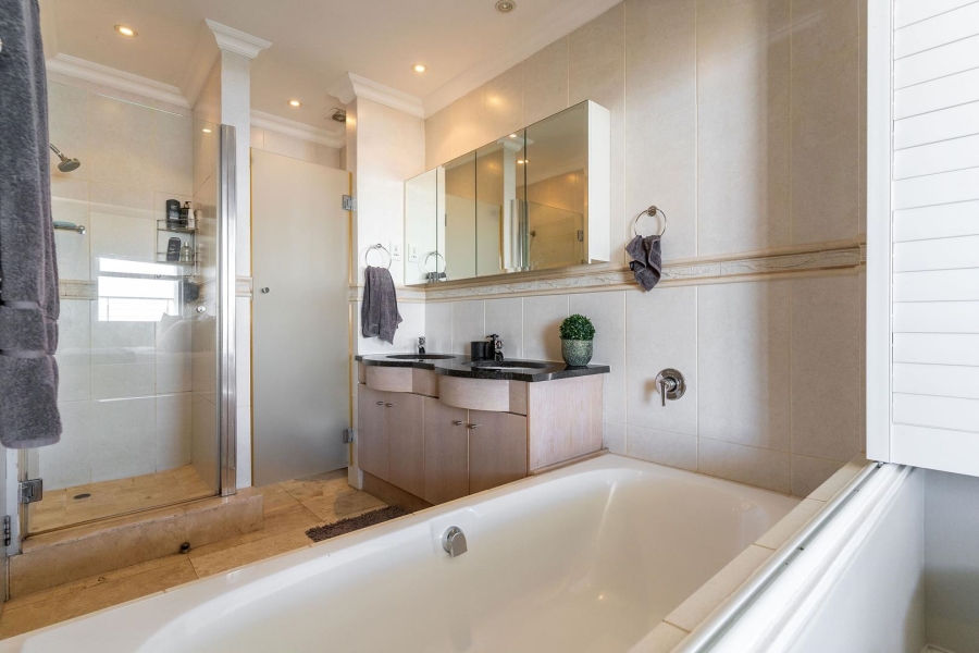 2 Bedroom Property for Sale in Mouille Point Western Cape